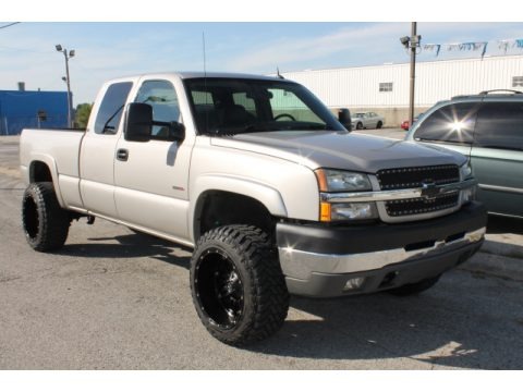 2004 Chevrolet Silverado 2500HD LS Extended Cab 4x4 Data, Info and Specs