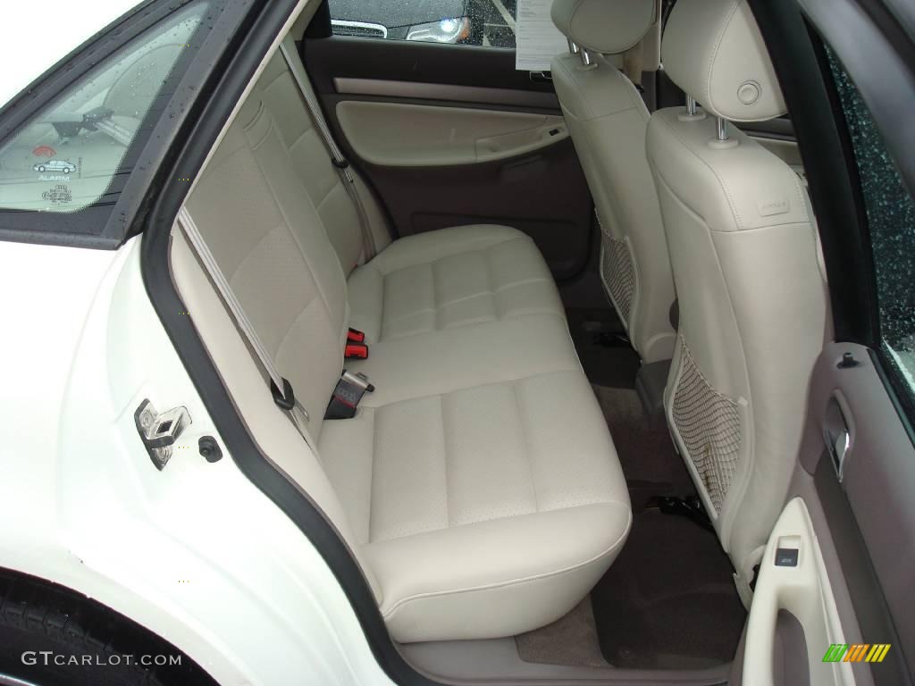 2001 A4 1.8T quattro Sedan - Casablanca White / Ecru/Clay photo #16