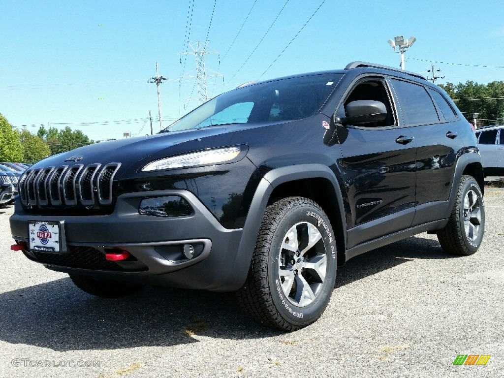 2016 Cherokee Trailhawk 4x4 - Brilliant Black Crystal Pearl / Black photo #1