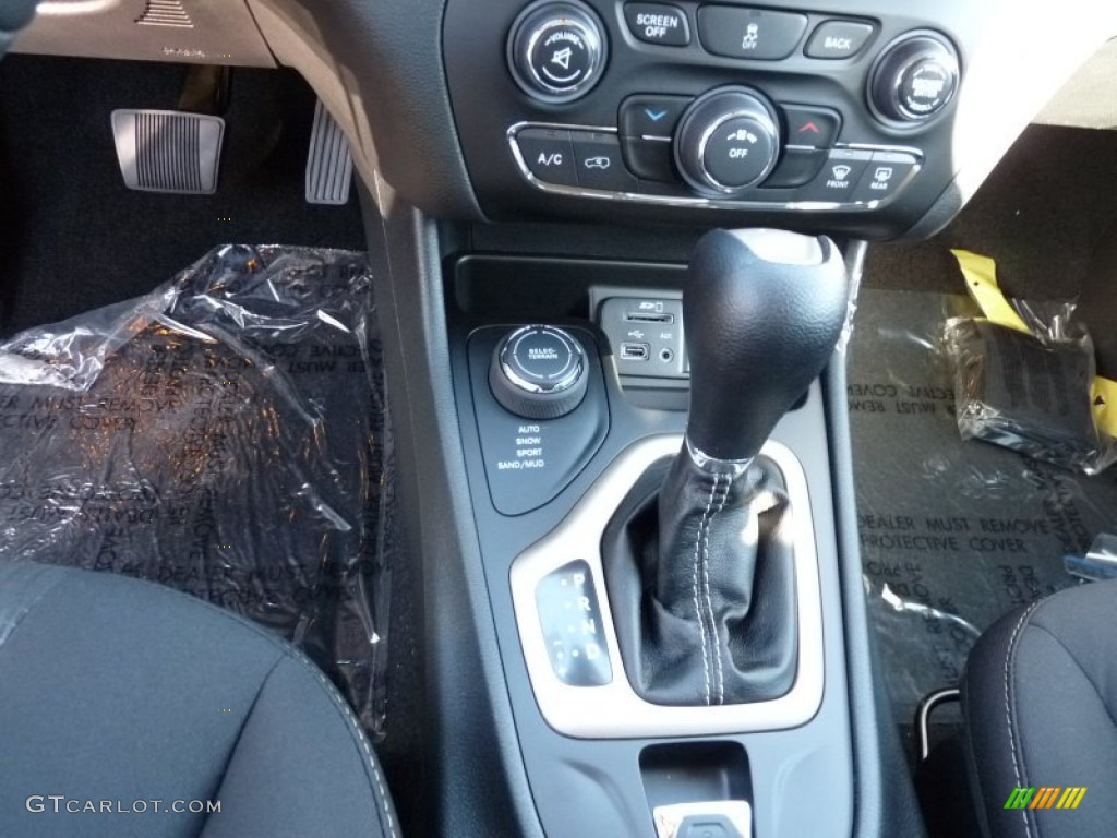 2016 Jeep Cherokee Latitude 4x4 Transmission Photos