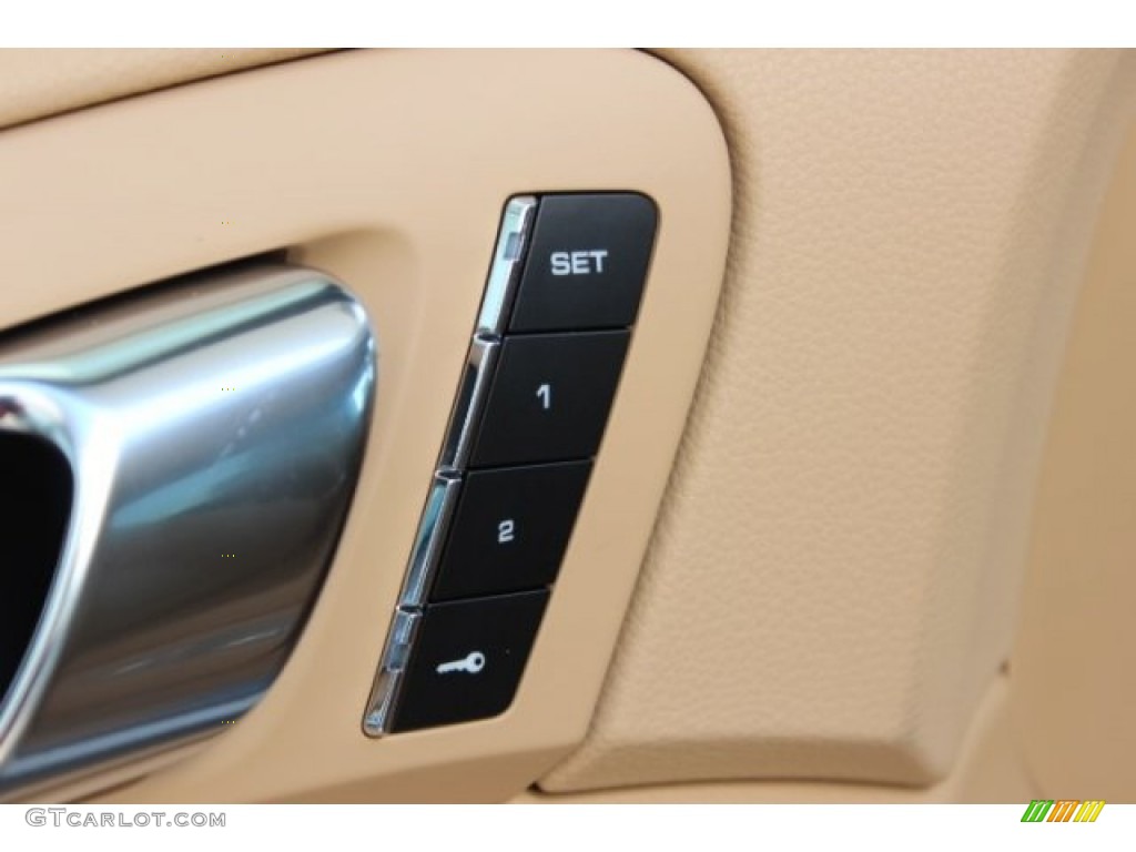 2016 Porsche Cayenne S E-Hybrid Controls Photo #107416937