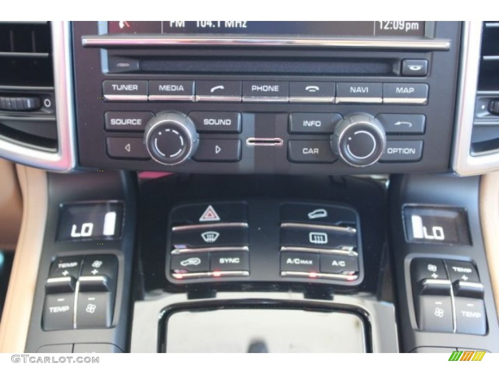 2016 Porsche Cayenne S E-Hybrid Controls Photo #107417074