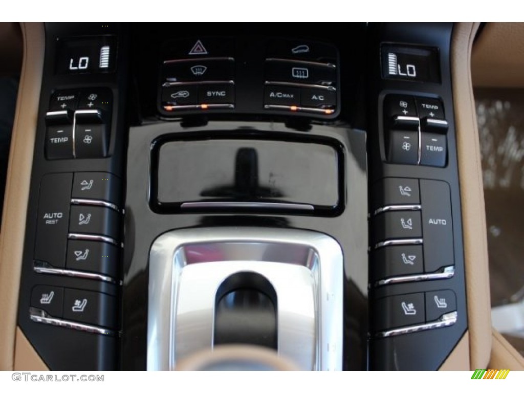 2016 Porsche Cayenne S E-Hybrid Controls Photo #107417088