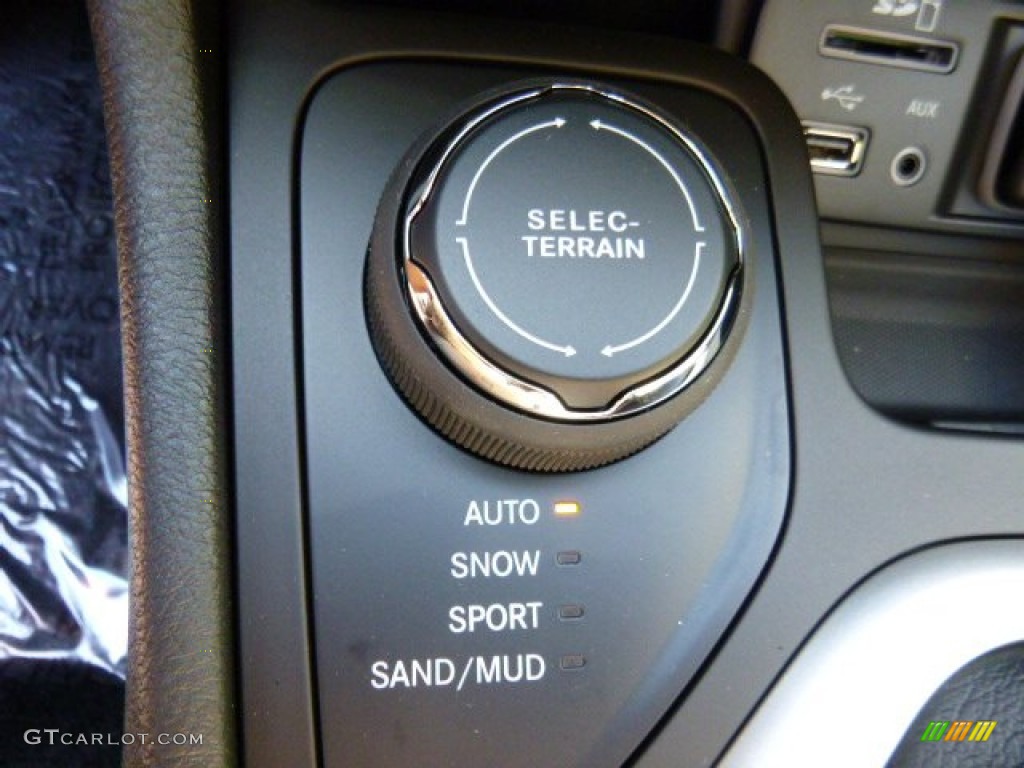 2016 Jeep Cherokee Limited 4x4 Controls Photo #107417414