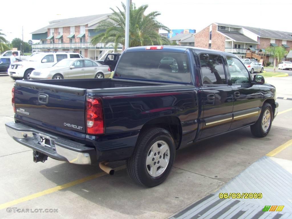 2005 Silverado 1500 LS Crew Cab - Dark Blue Metallic / Medium Gray photo #4