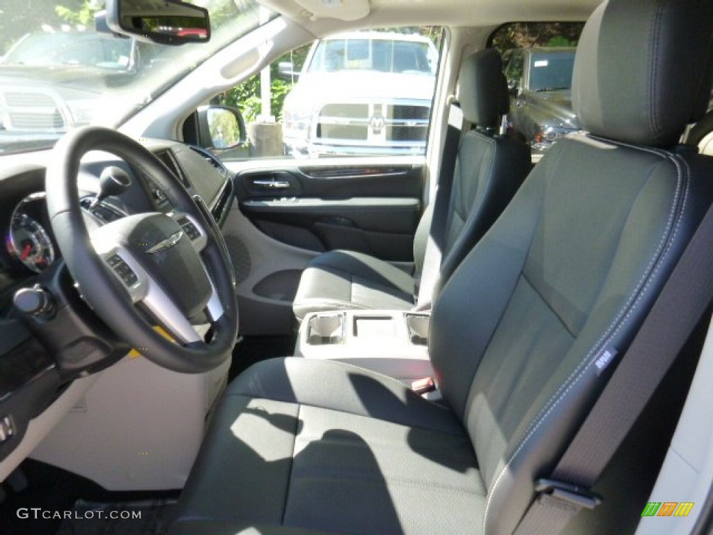 2016 Town & Country Touring-L - Brilliant Black Crystal Pearl / Black/Light Graystone photo #10