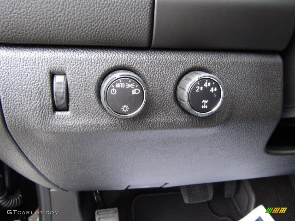 2016 Chevrolet Colorado LT Extended Cab 4x4 Controls Photo #107422787