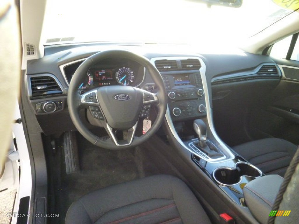 2015 Fusion SE AWD - Oxford White / Charcoal Black photo #18