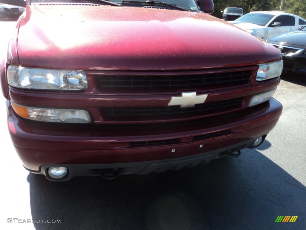 2004 Suburban 1500 Z71 4x4 - Sport Red Metallic / Gray/Dark Charcoal photo #31