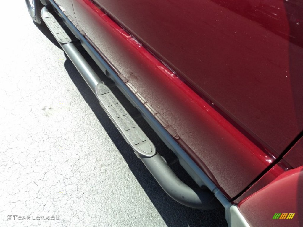 2004 Suburban 1500 Z71 4x4 - Sport Red Metallic / Gray/Dark Charcoal photo #34