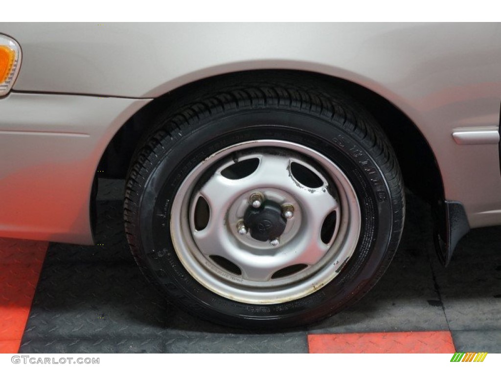 2002 Toyota Corolla LE Wheel Photos