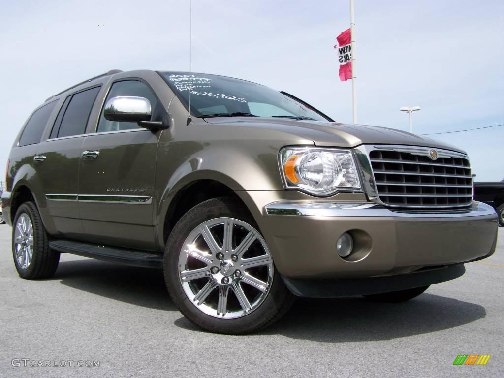 2007 Aspen Limited HEMI 4WD - Light Khaki Beige Metallic / Dark Khaki/Light Graystone photo #1