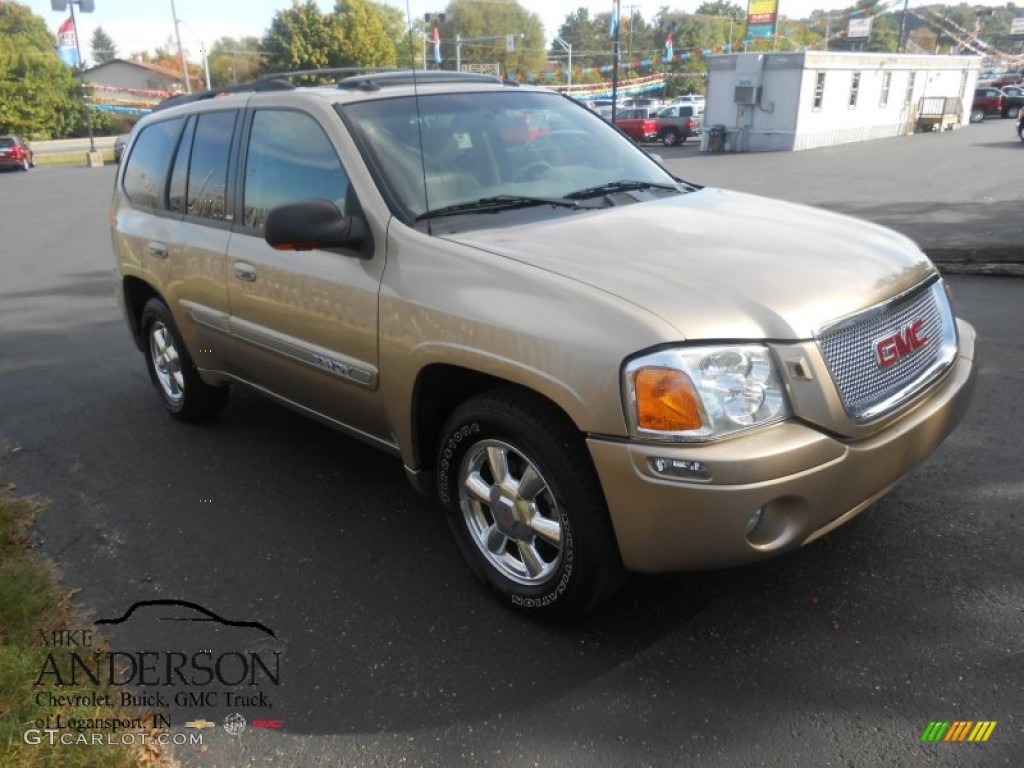 2004 Envoy SLT 4x4 - Sand Beige Metallic / Light Tan photo #1