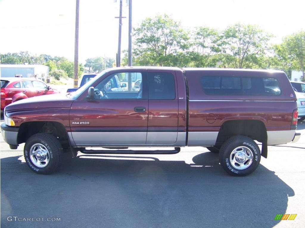 2001 Ram 2500 SLT Quad Cab 4x4 - Dark Garnet Red Pearl / Mist Gray photo #2