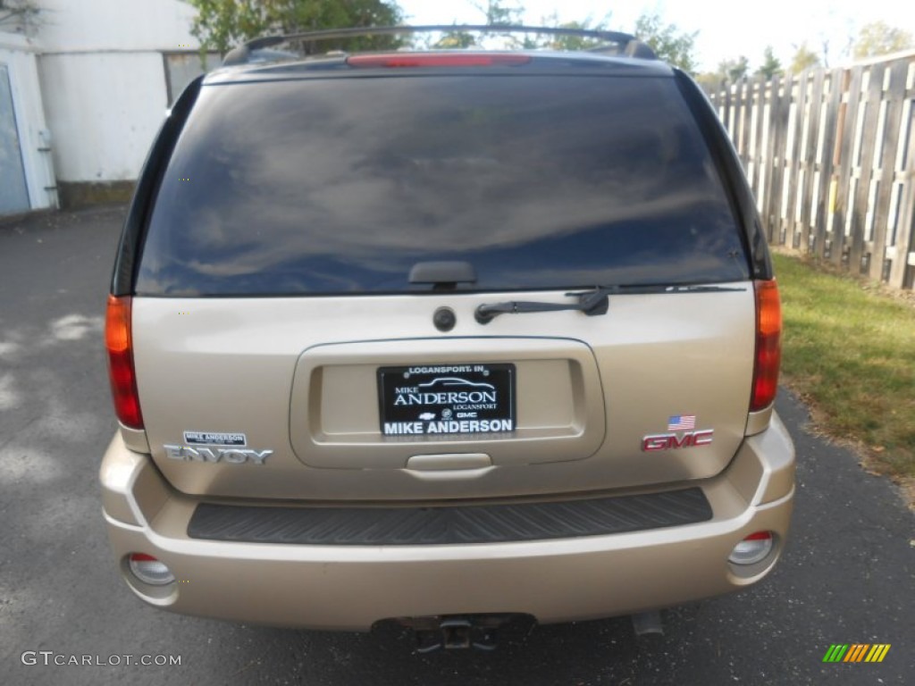 2004 Envoy SLT 4x4 - Sand Beige Metallic / Light Tan photo #6