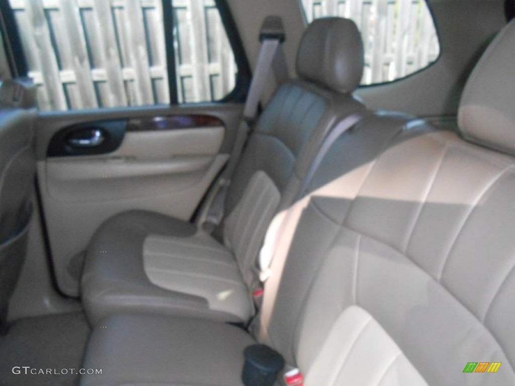2004 Envoy SLT 4x4 - Sand Beige Metallic / Light Tan photo #9