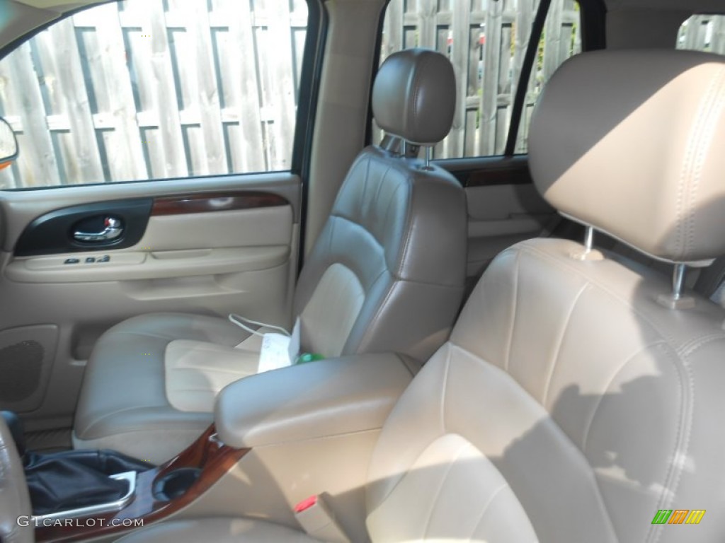 2004 Envoy SLT 4x4 - Sand Beige Metallic / Light Tan photo #10