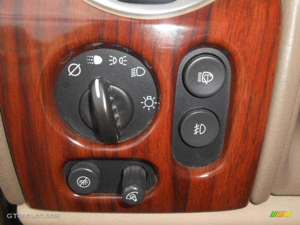 2004 Envoy SLT 4x4 - Sand Beige Metallic / Light Tan photo #14
