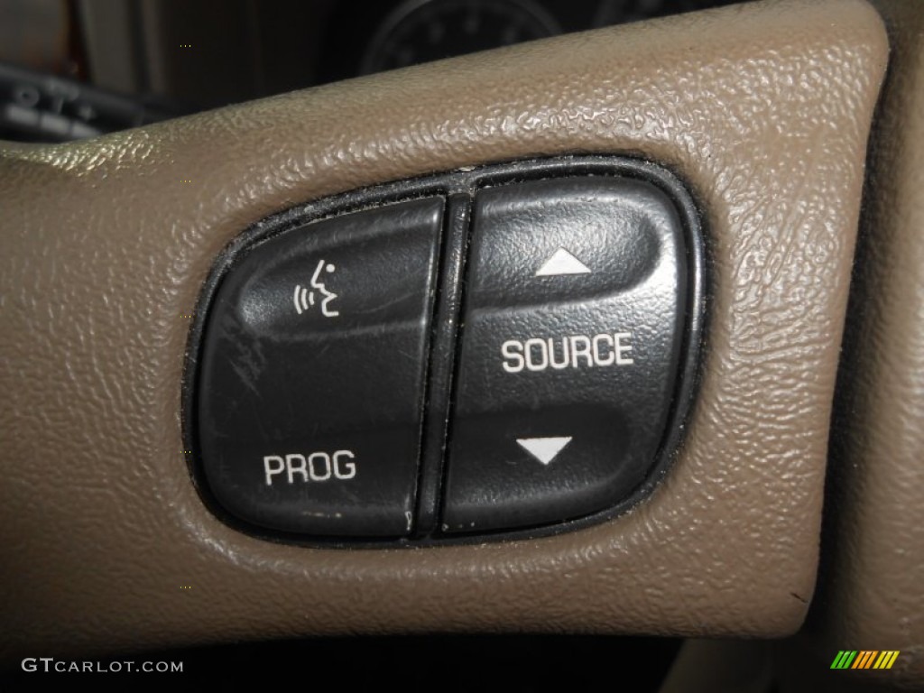 2004 Envoy SLT 4x4 - Sand Beige Metallic / Light Tan photo #16