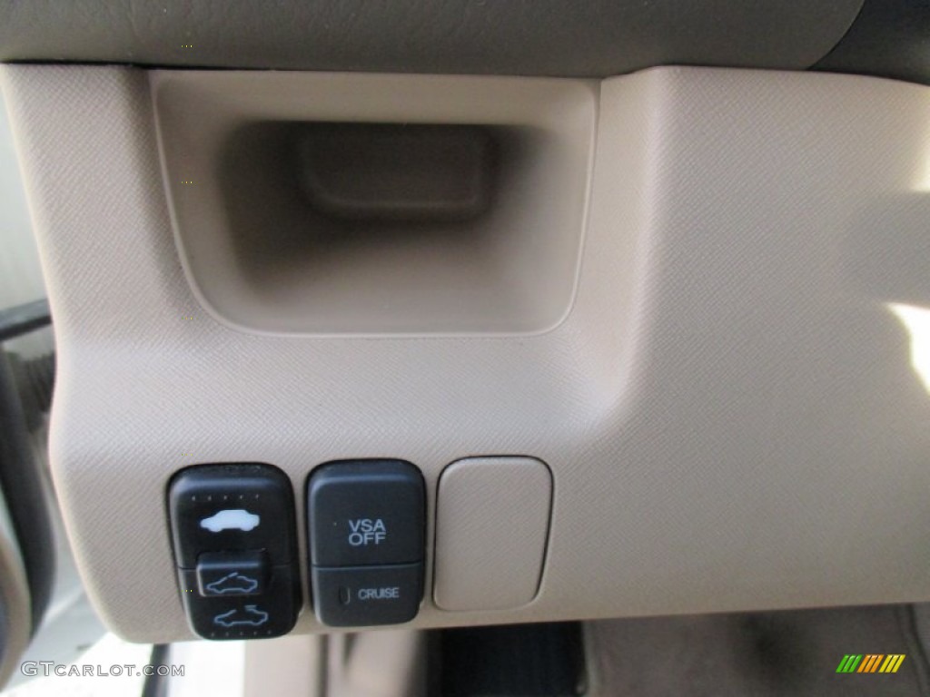 2006 CR-V EX 4WD - Taffeta White / Ivory photo #31