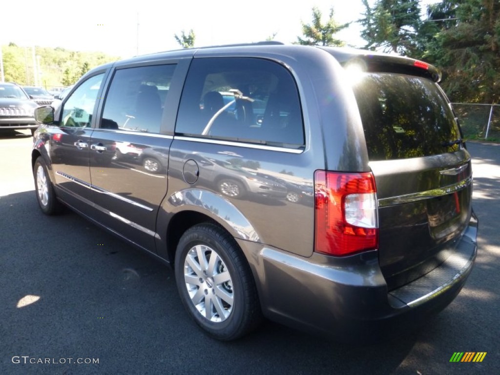 2016 Town & Country Touring - Granite Crystal Metallic / Black/Light Graystone photo #6