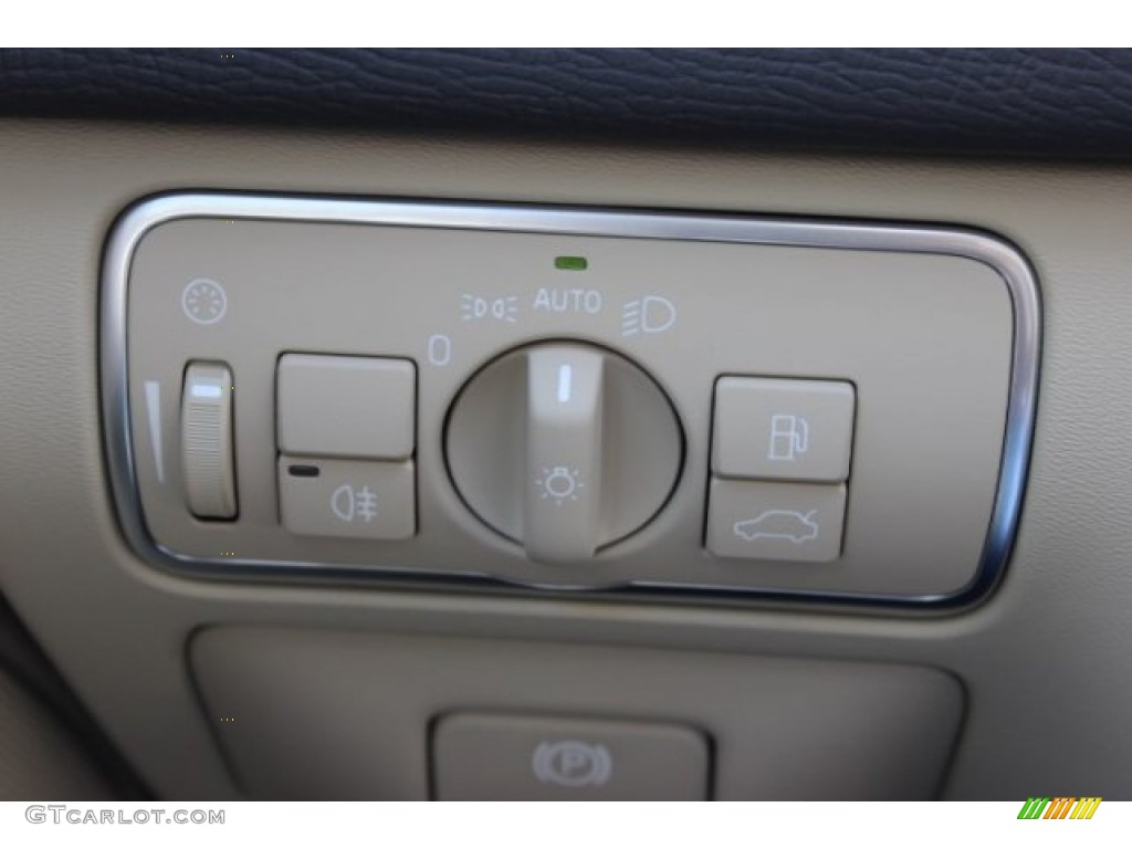 2016 Volvo XC60 T6 Drive-E Controls Photo #107450470