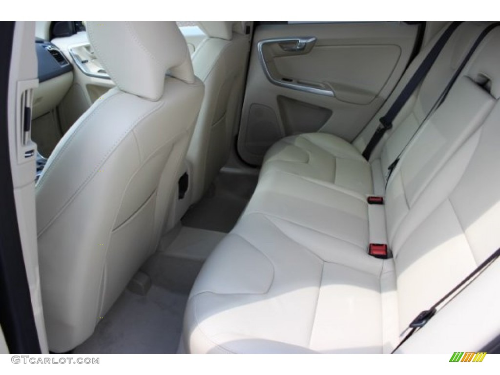 2016 Volvo XC60 T6 Drive-E Rear Seat Photos