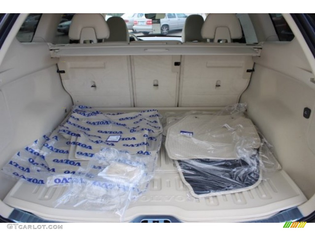 2016 Volvo XC60 T6 Drive-E Trunk Photos
