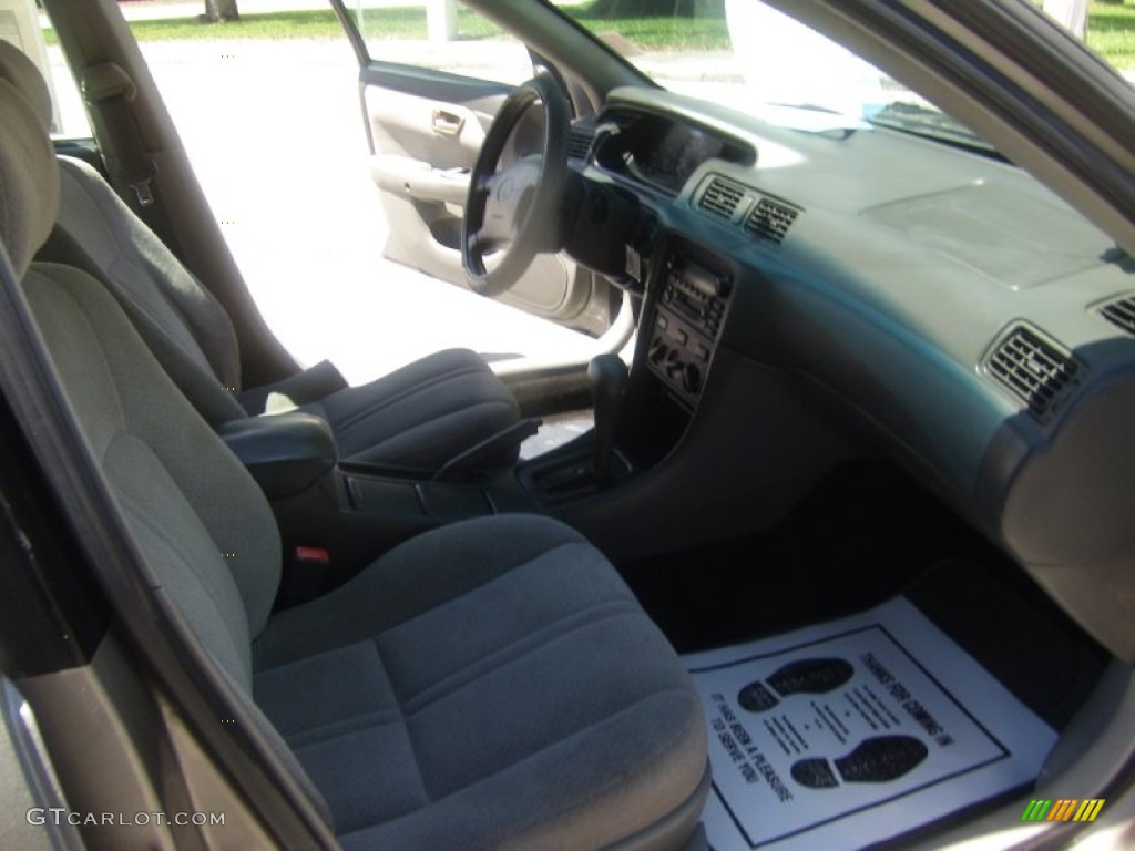 2001 Camry CE - Antique Sage Pearl / Oak photo #20