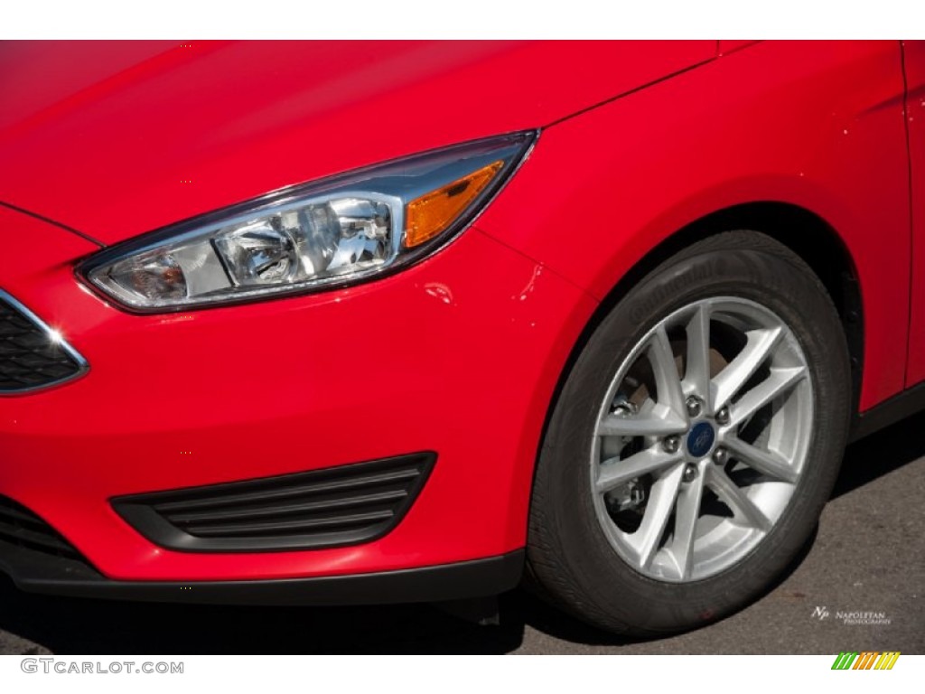 2015 Focus SE Hatchback - Race Red / Charcoal Black photo #2