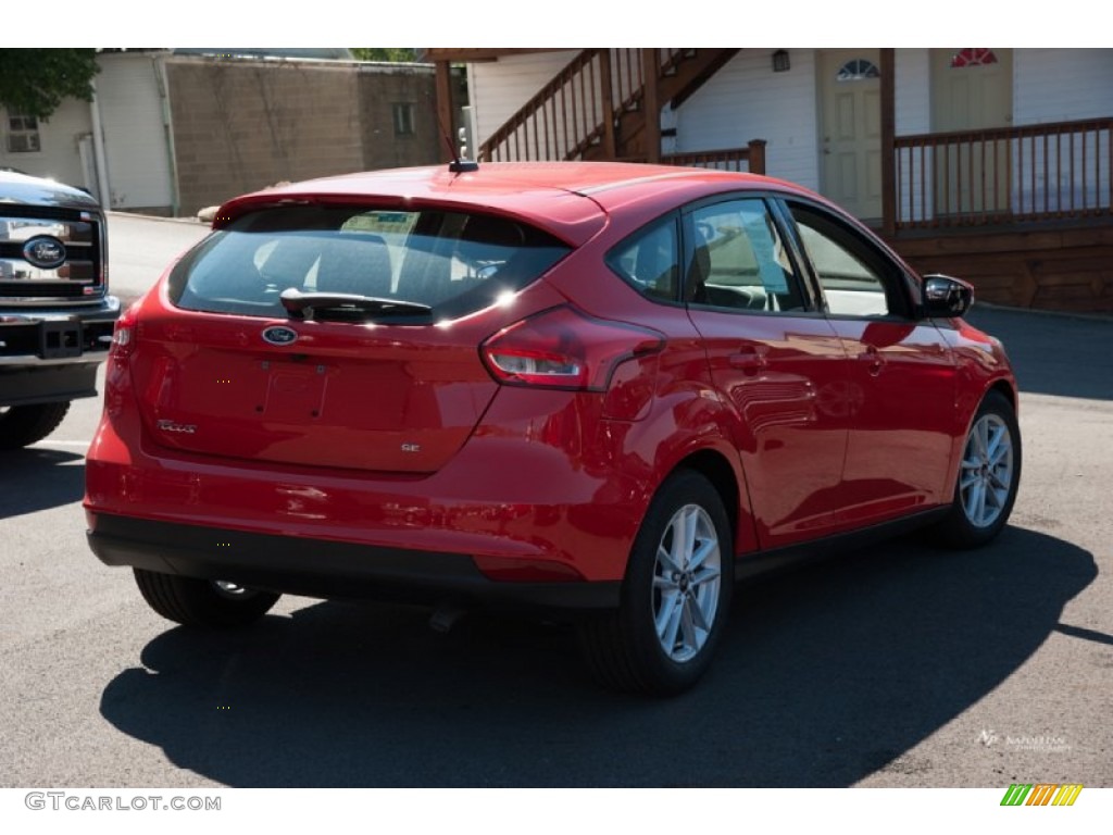 2015 Focus SE Hatchback - Race Red / Charcoal Black photo #3