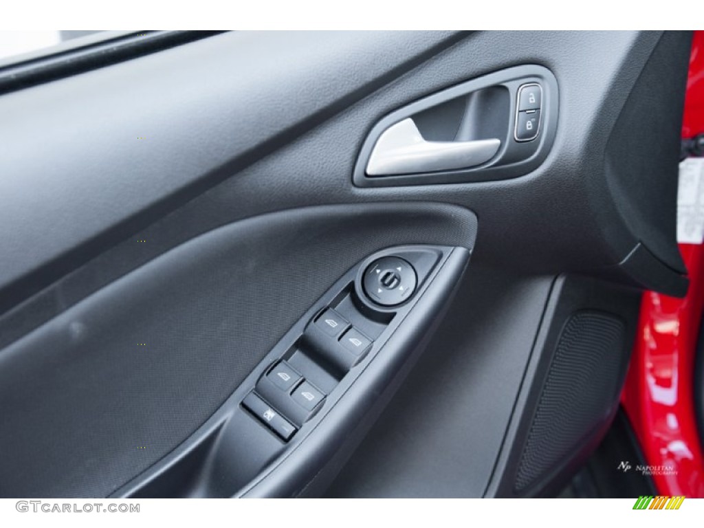 2015 Focus SE Hatchback - Race Red / Charcoal Black photo #5