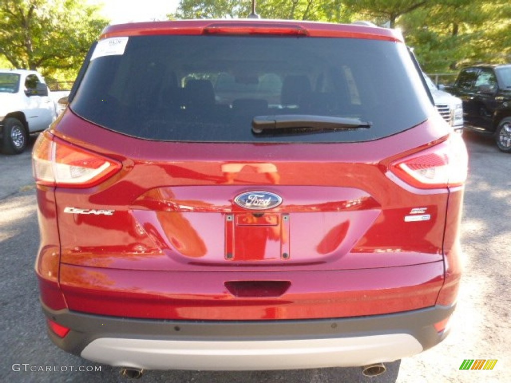 2016 Escape SE 4WD - Ruby Red Metallic / Charcoal Black photo #3