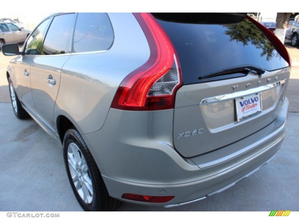 2016 XC60 T5 Drive-E - Seashell Metallic / Off-Black photo #6