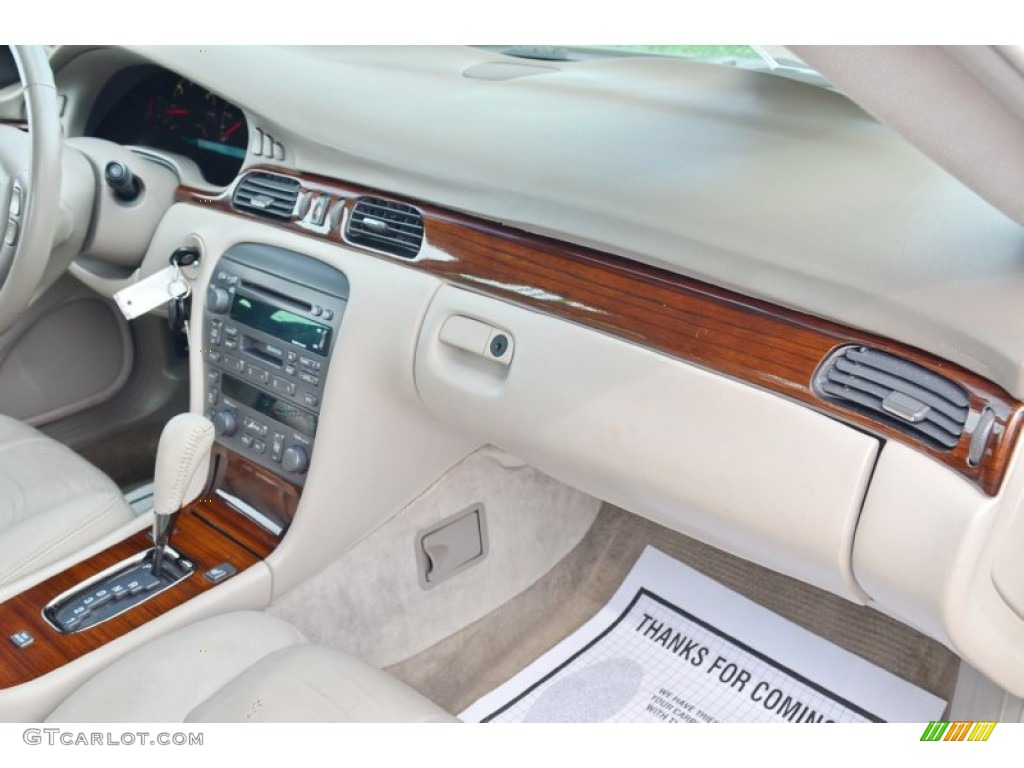 2002 Cadillac Seville SLS Dashboard Photos