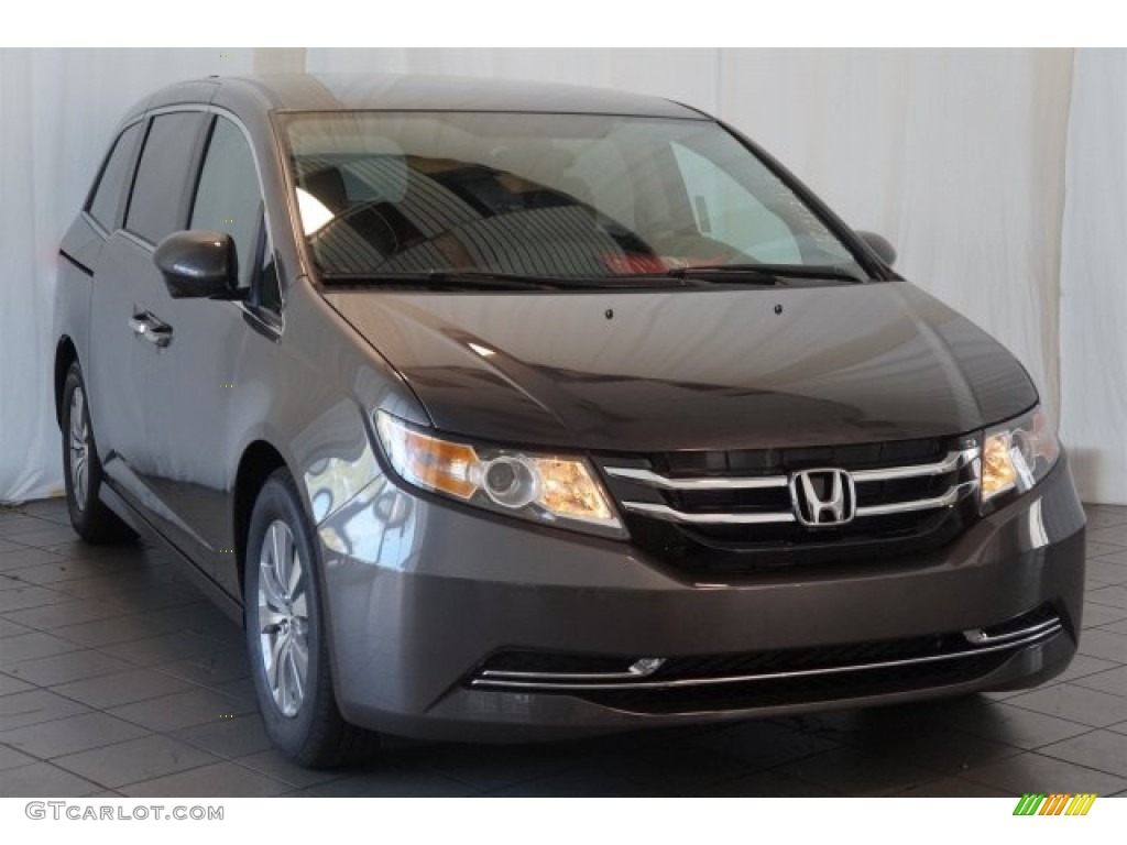 2016 Honda Odyssey SE Exterior Photos