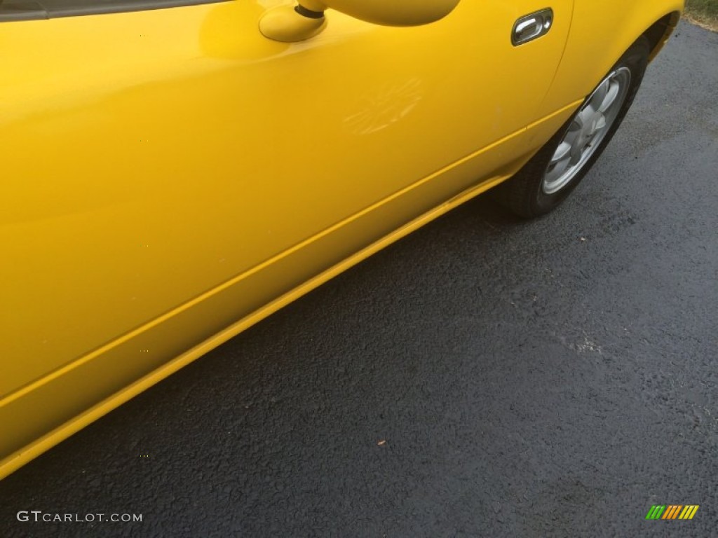 1992 MX-5 Miata Roadster - Sunburst Yellow / Black photo #16