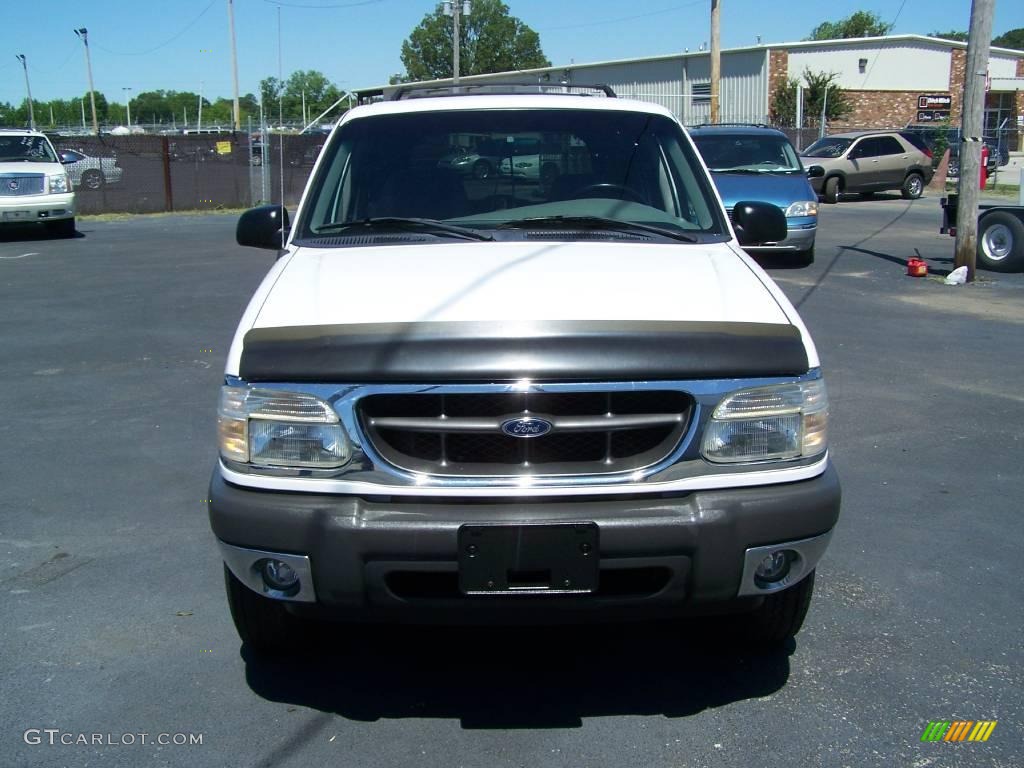 2000 Explorer XLT 4x4 - Oxford White / Medium Graphite photo #2