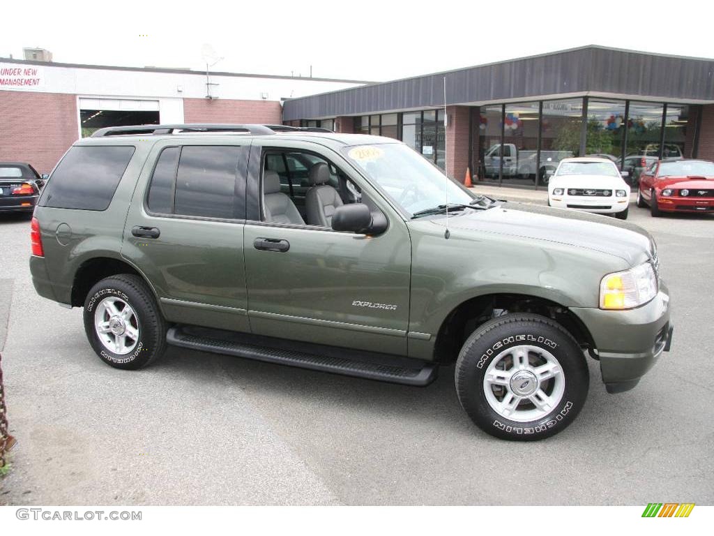 2004 Explorer XLT 4x4 - Estate Green Metallic / Gray photo #4