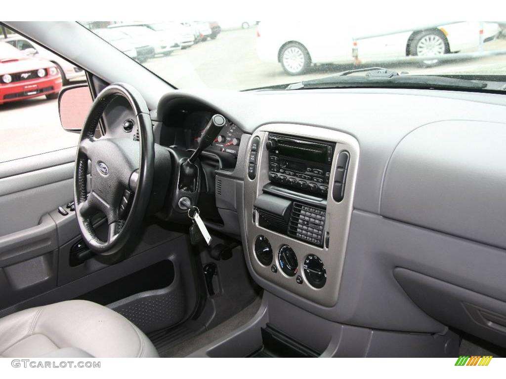 2004 Explorer XLT 4x4 - Estate Green Metallic / Gray photo #13