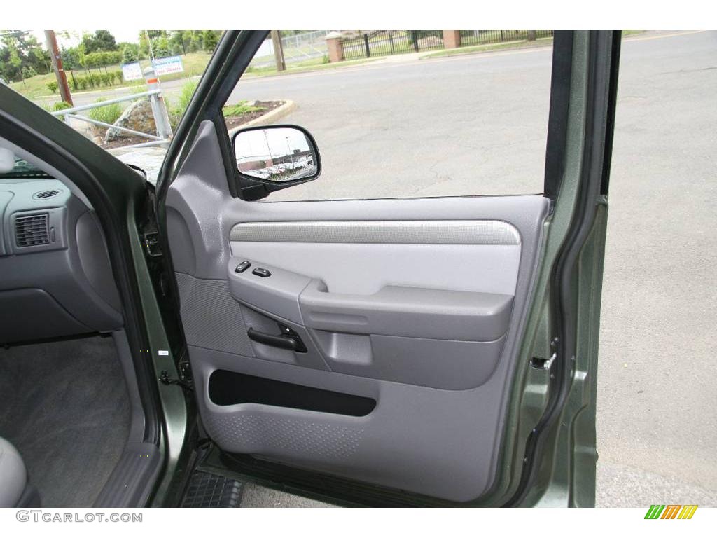 2004 Explorer XLT 4x4 - Estate Green Metallic / Gray photo #14