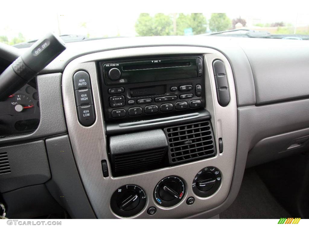 2004 Explorer XLT 4x4 - Estate Green Metallic / Gray photo #16