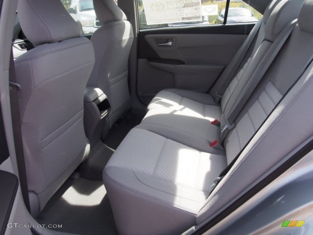 2016 Toyota Camry LE Rear Seat Photos