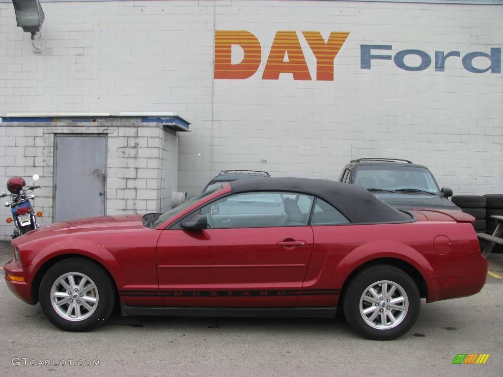 2008 Mustang V6 Deluxe Convertible - Dark Candy Apple Red / Light Graphite photo #4