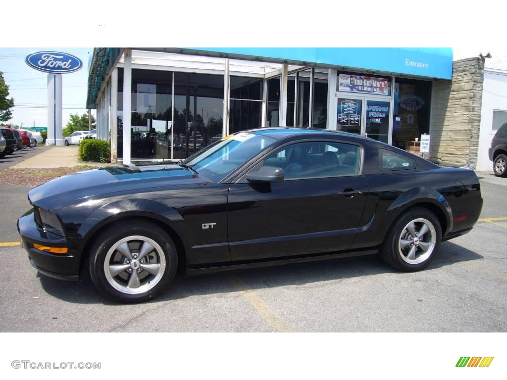 2006 Mustang GT Premium Coupe - Black / Dark Charcoal photo #2
