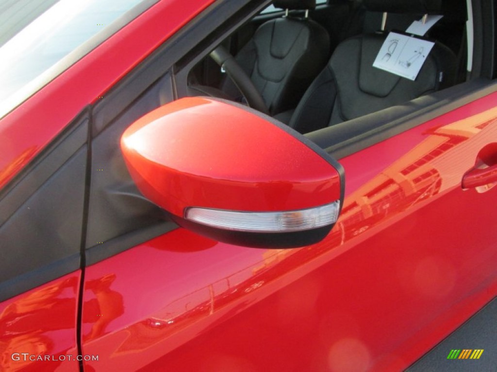 2015 Focus SE Hatchback - Race Red / Charcoal Black photo #12