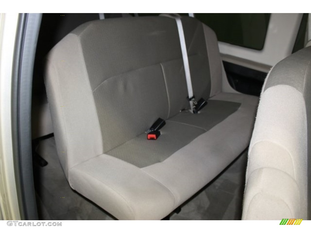 2011 E Series Van E350 XLT Passenger - Pueblo Gold Metallic / Medium Pebble photo #15