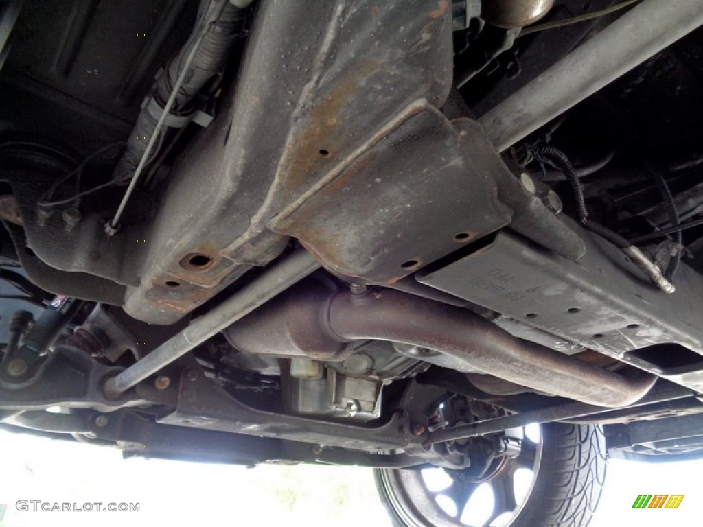 2003 Cadillac Escalade Standard Escalade Model Undercarriage Photos