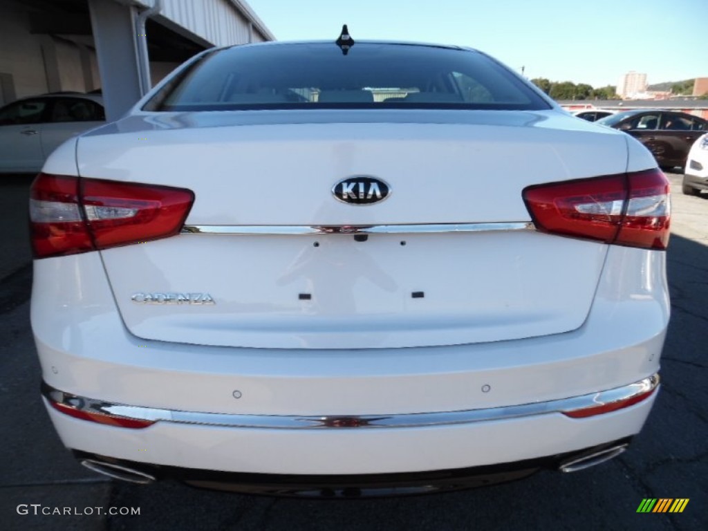 2015 Cadenza Premium - Snow White Pearl / Beige photo #4