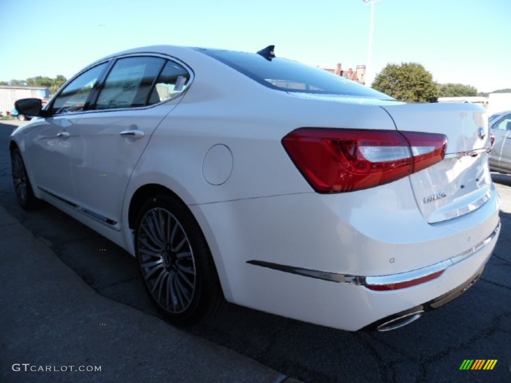 2015 Cadenza Premium - Snow White Pearl / Beige photo #5